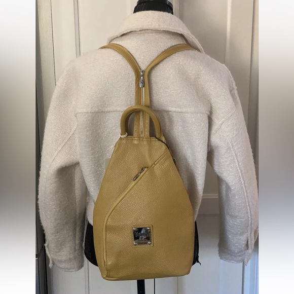 NWT VALENTINA 🇮🇹 MADE IN ITALY SLING BAG BACKPACK  MUSTARD YELLOW - Picture 3 of 15
